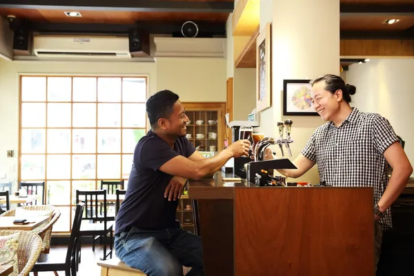 屏東akame_MK_1963  來到Eske Place Coffee House討論飲品設計，與