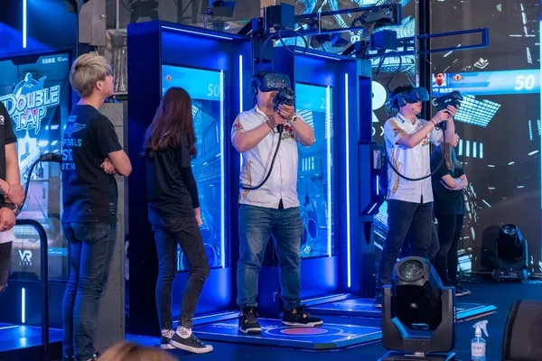 VAR LIVE 2.jpg