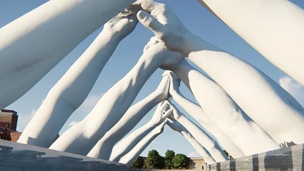 手橋 Lorenzo Quinn 威尼斯 A1.jpg