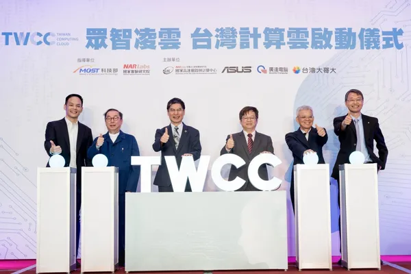 TWCC揭牌儀式，左起台哥大林之晨總經理、廣達林百里董事長、科技部陳良基部長、國研院王永和院長、華碩