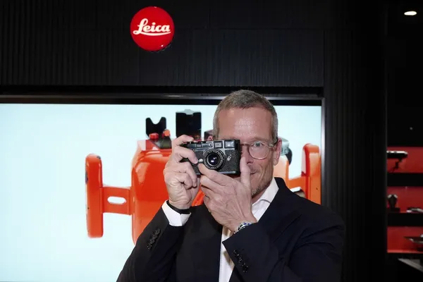 徠卡古董相機拍賣會_Managing Director of Leica Austria_Alexa