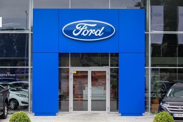  福特電動車部門年虧 50 億美元還要做？CEO：拆開特斯拉才知道落後這麼多