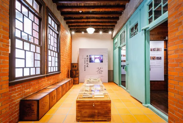 2F 門庭若市．再現風華_建築修復展.jpg