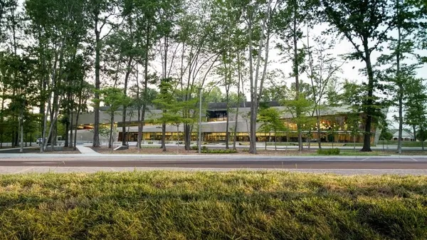 美國隱身樹林的圖書館.jpg