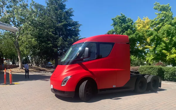 特斯拉電動卡車.png