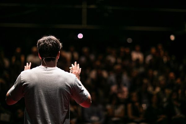  報告總是有氣無力？用「3P 呼吸法」，讓你的聲音更有力量與感染力