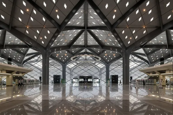 連接聖城麥加的星光車站！迎接每年6千萬人次，Foster + Partners 沙國「哈拉曼高鐵」完工！