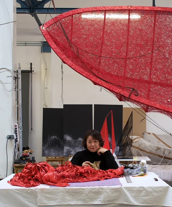 塩田千春展-00_ポートレート_web.jpg