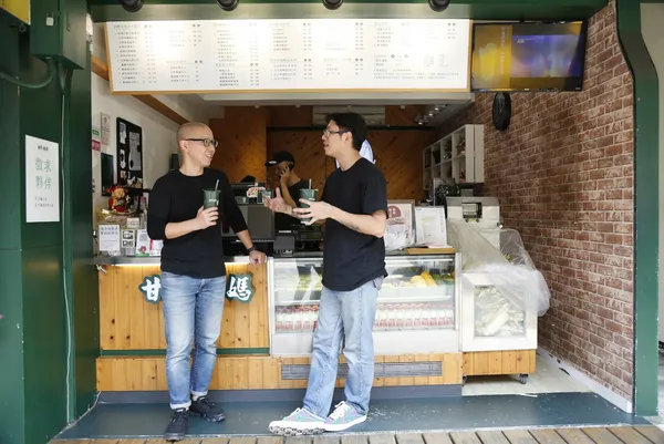 每天都要喝一杯！手搖茶狂熱者：CHECK inn掌門人戴東杰Ｘ甘蔗媽媽發言人鄭若磊