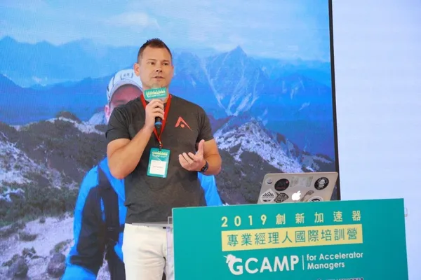 Accelerating Asia Venture執行長Craig Dixon於活動中分享加速器計畫