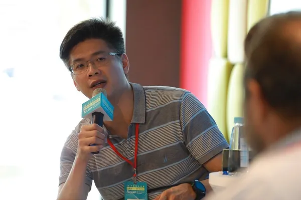 交流座談主持人-Startup Genome台灣新創生態系大使詹益鑑。