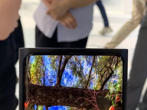 OPPO 螢幕下鏡頭