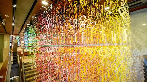 誠品敦南「100 colors 光譜漫遊」正式登場！8,000 片手工染製色紙，揭開「典藏敦南」五部曲超過百場活動