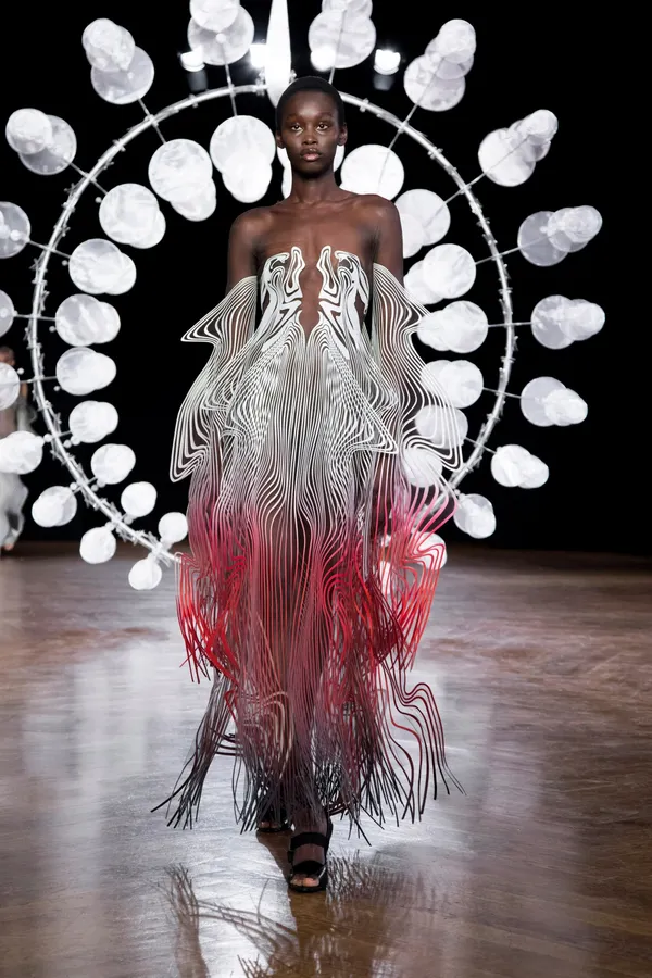 iris-van-herpen-hypnosis04.jpg