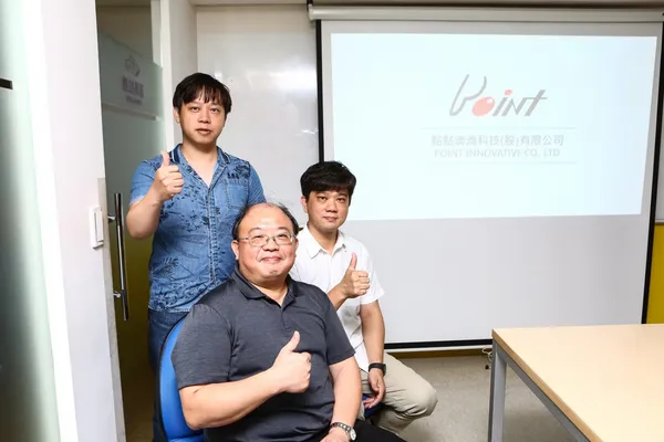 10年投影產業歷練！點點滴滴科技打造智慧投影燈泡，搶攻商務、教育應用 