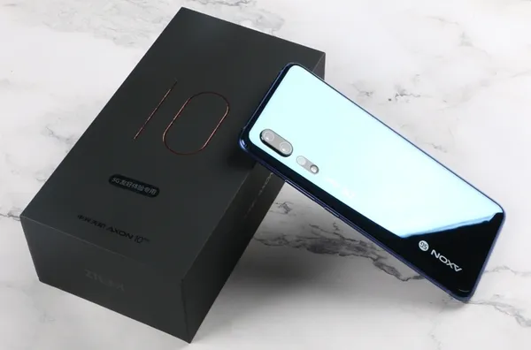 中興Axon 10 Pro 5G版.jpg