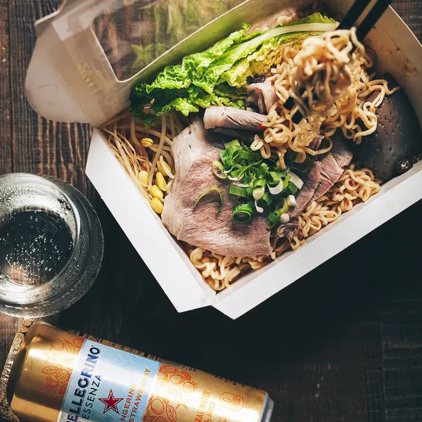 S. Pellegrino Essenza零卡香氛氣泡飲＿合作商家＿肉大人＿老實麻辣麵＿橙香野莓.j