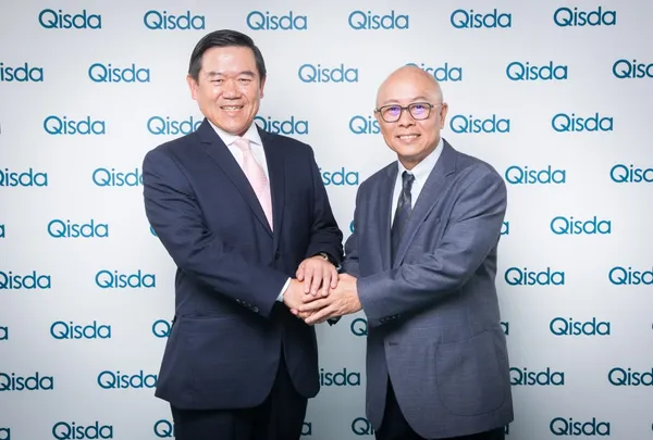 佳世達董事長陳其宏(左)及聚碩科技董事長吳祚綏(右)聯手，要打造高度軟硬整合的智慧解決方案.jpg