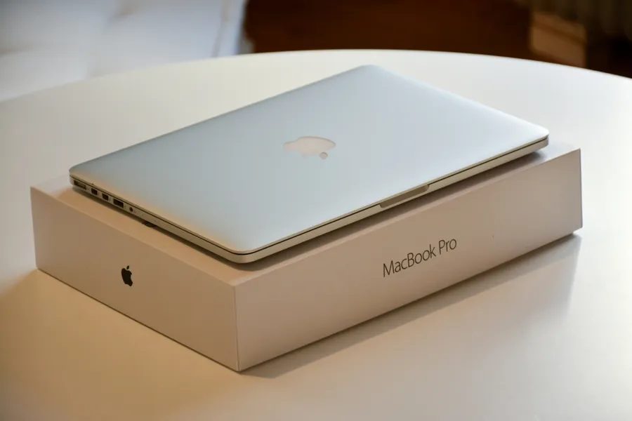 就怕電池起火！蘋果15吋Macbook Pro遭航空公司限飛