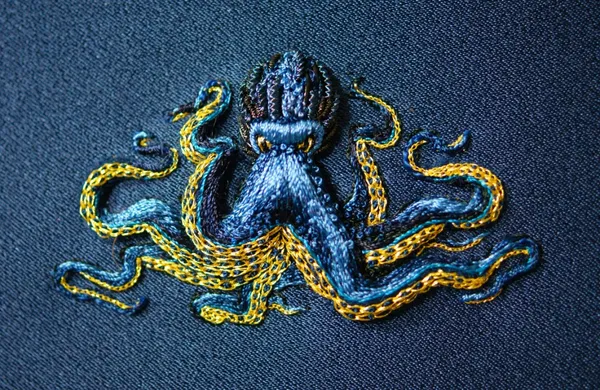 Laura Baverstock-立體刺繡-昆蟲.jpg