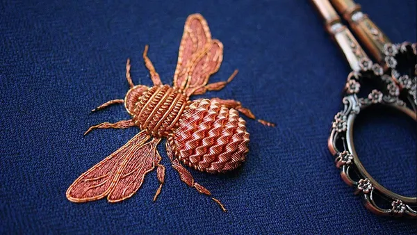 超精緻手工立體刺繡！突破線面限制，她以金屬繡線重新詮釋生物的獨特之美