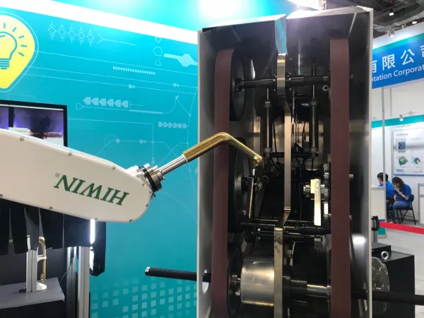 工研院「智慧砂帶機」亮面瑕疵檢測系統