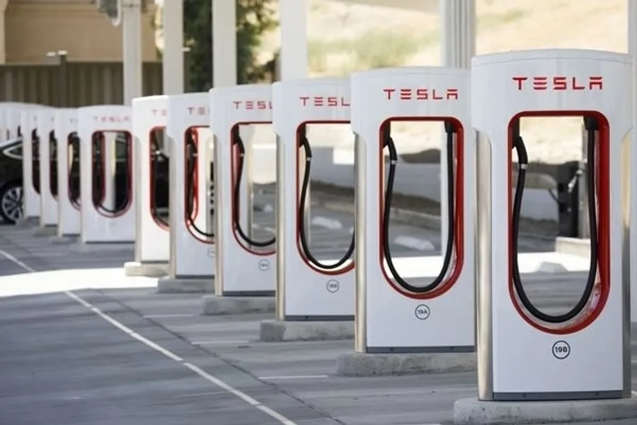 不賺錢就撤掉！日本電動車充電站數出現史上首度萎縮