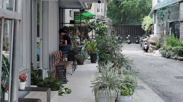 中興工廠_退縮的騎樓空間.jpg