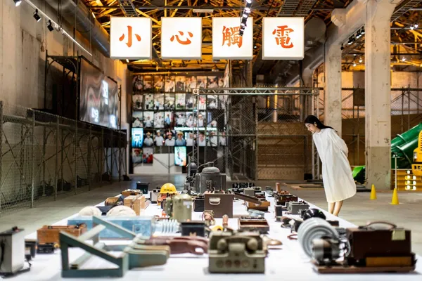 照亮台灣的引光者：台電「川流電湧」開展，水分子溜滑梯、職人群像等 5 大展覽亮點！