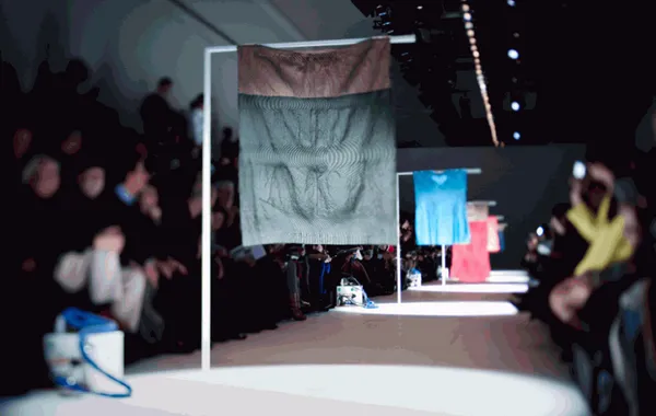蒸氣延展_ISSEY MIYAKE_s.png