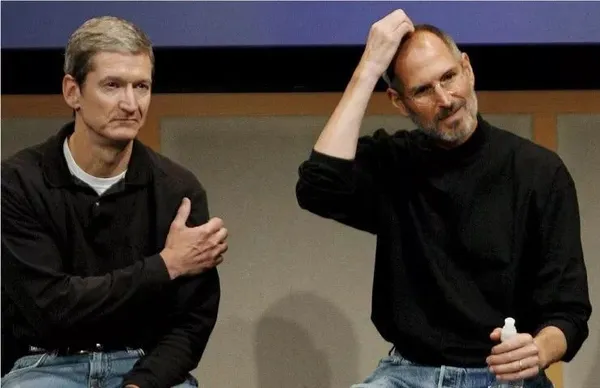 apple-tim-cook-steven-jobs-4.jpg