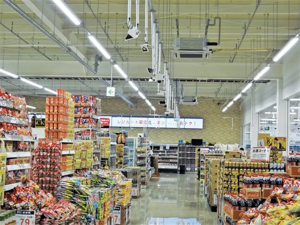 Island City 店內裝設著數百台搭載 AI 系統的智慧型攝影機_連結世界的100種新技術