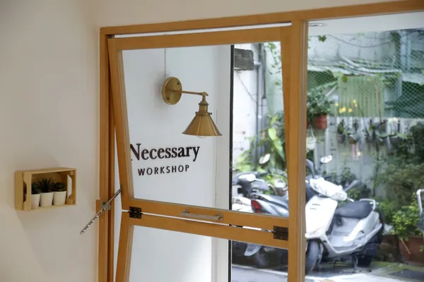 純淨舒服的白色空間：「Necessary Workshop」一間以咖啡廳為主，充滿可能性的質感小店
