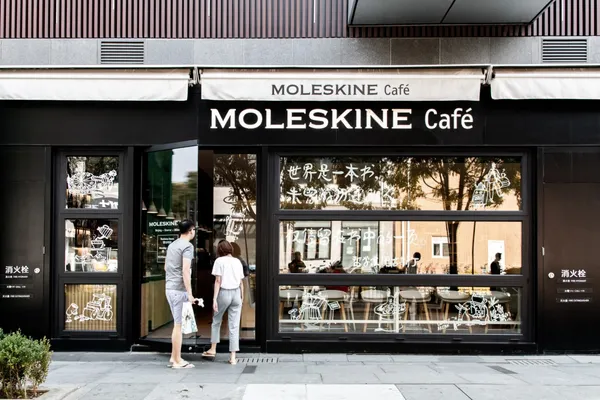 百年傳奇筆記本如何延續新生命？走訪「Moleskine Cafe」，一探 Moleskine 的新銷售契機