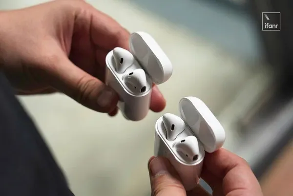 AirPods2.jpg