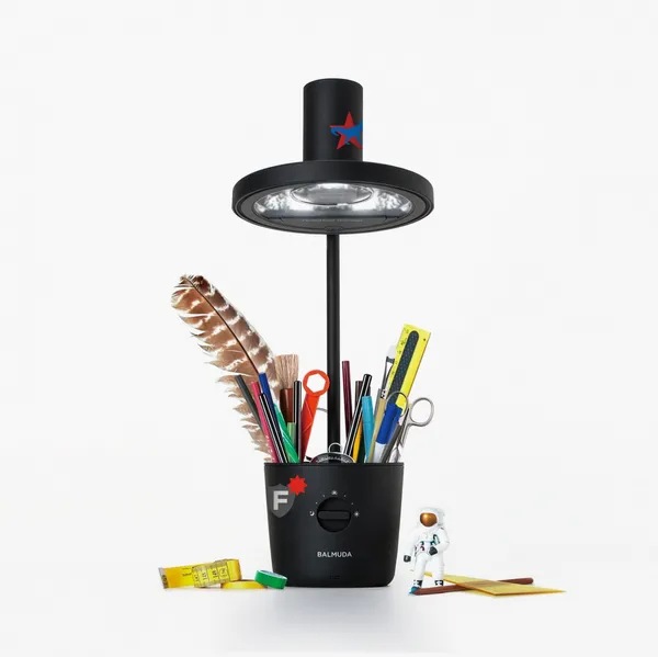 圖說：日本質感家電品牌BALMUDA推出BALMUDA The Light太陽光LED桌上檯燈.jp
