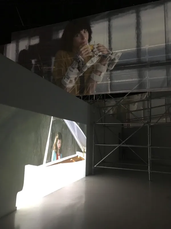 AI科技協助身障者飲食和彈鋼琴，藝術、建築和科技博物館，非常當代的展出