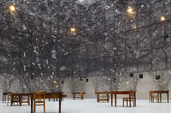 塩田千春 Counting Memories 07.jpg