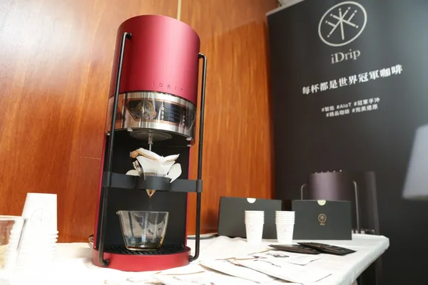 5-圖說：「iDrip艾聚普」以AIoT技術打造世界第一台智能手沖咖啡機，並與數十位世界咖啡冠軍合作