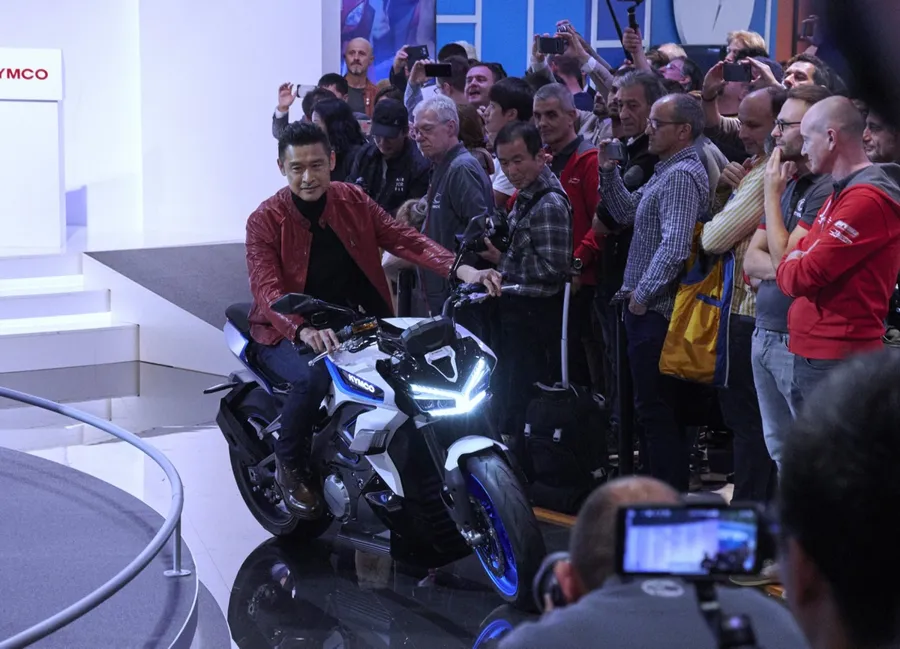 光陽柯勝峯米蘭再推電動重機RevoNEX，白牌電車i-One新成員亮相