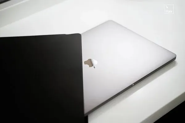 MacBook Pro3.jpg