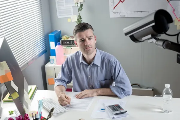 shutterstock_225404134_Surveillance_監視.jpg