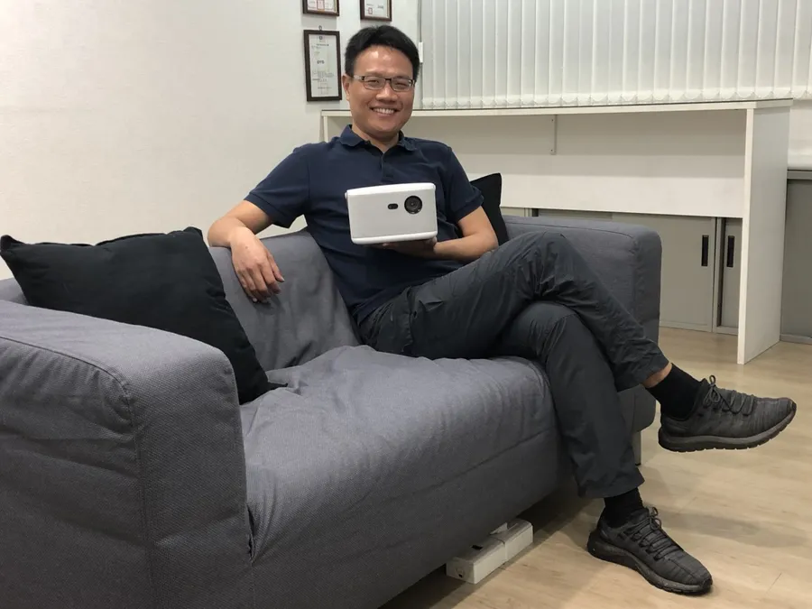 不只做電視盒！OVO吳有順大膽切入「無框電視」，背後藏了什麼野心？