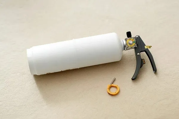 +maffs 黑白滅火器 11_morita miyata.jpg