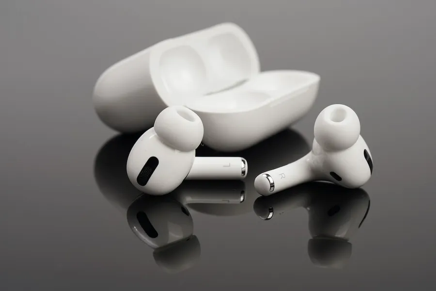 AirPods、Apple Watch明年有重大升級！蘋果為何押寶穿戴式裝置，iPhone賣不動了？