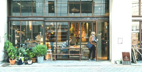 東京旅宿-Nui. Hostel & Bar lounge-2.jpg