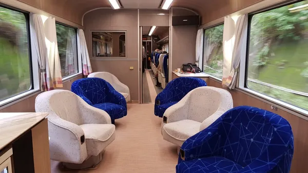 砍掉重練！台鐵觀光列車新面貌，以減法設計打造呼應四季風情的車內空間