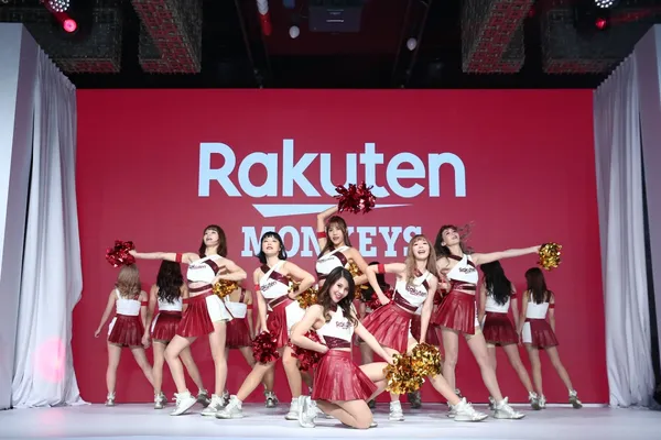 【新聞照片5】Rakuten Girls 穿著最新啦啦隊服，展現熱情魅力.jpg