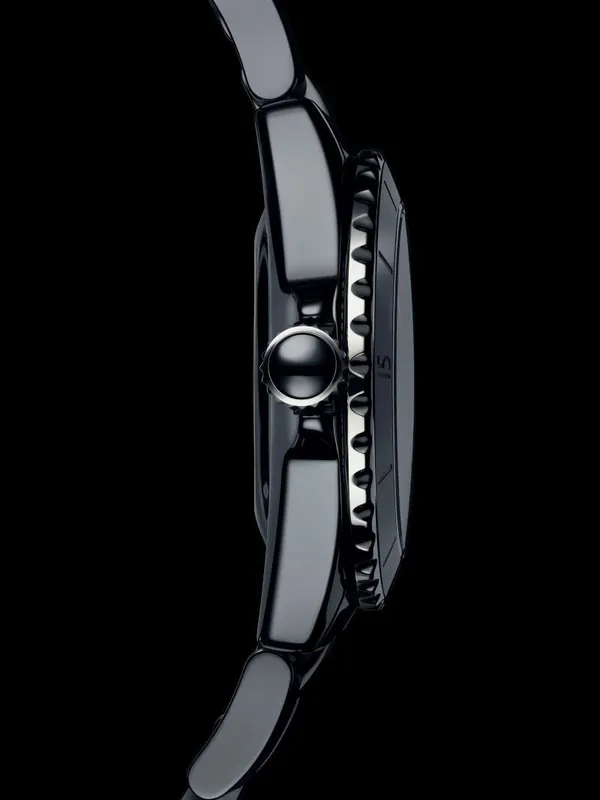j12_J12 Black_18.jpg