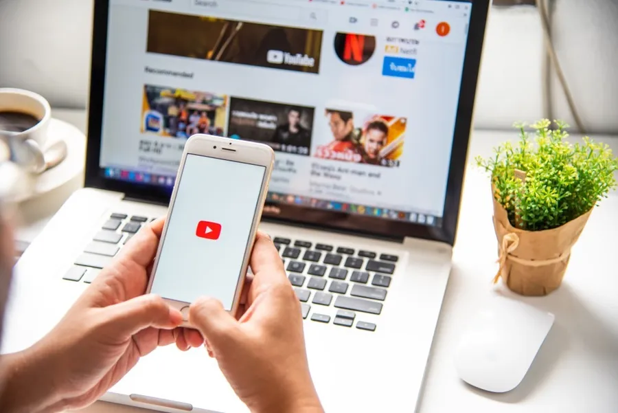 邊看YouTube邊網購！比起其他社群平台，影片導購有哪些優勢？